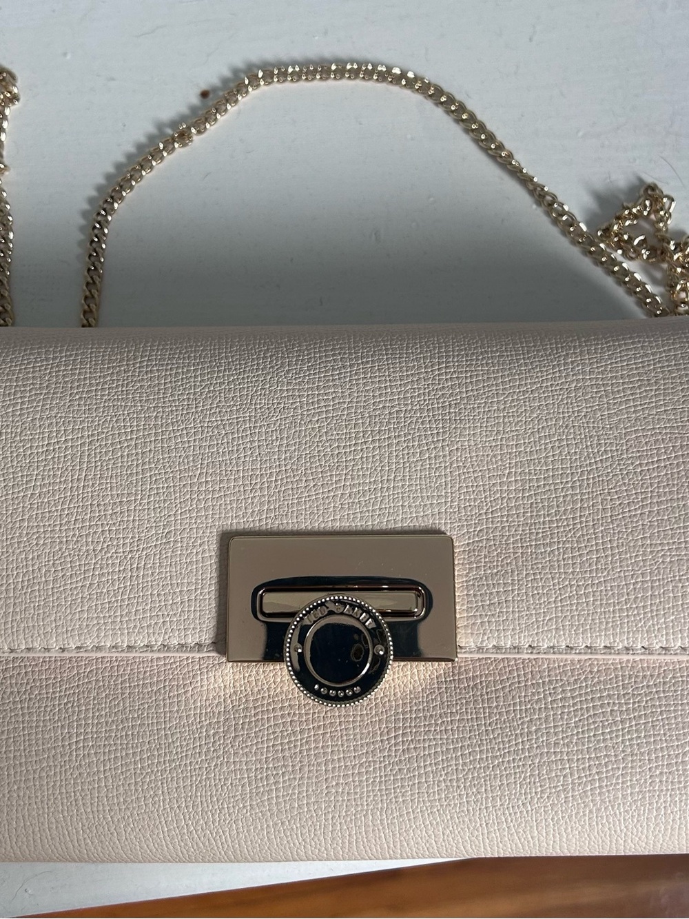 Elegant Cream Chain Shoulder Bag with Gold Hardware